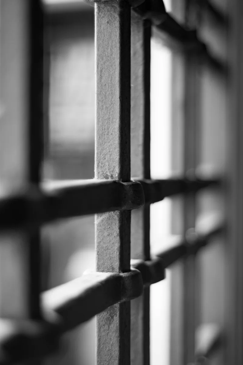 Barreaux de cellule en noir et blanc